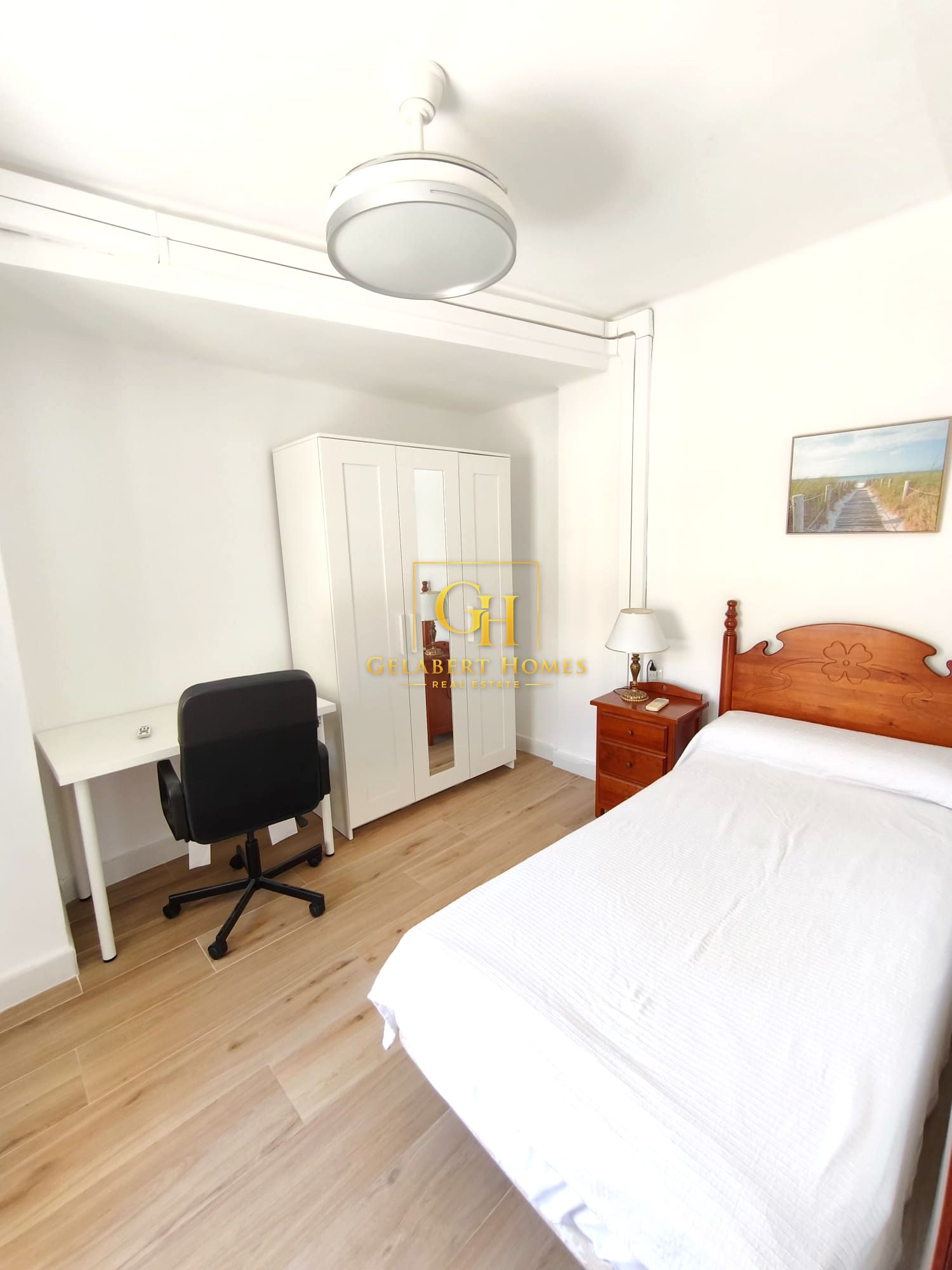 Se Alquila maravilloso piso para estudiantes o profesores en la zona del Molinillo-Málaga - Miniatura 21